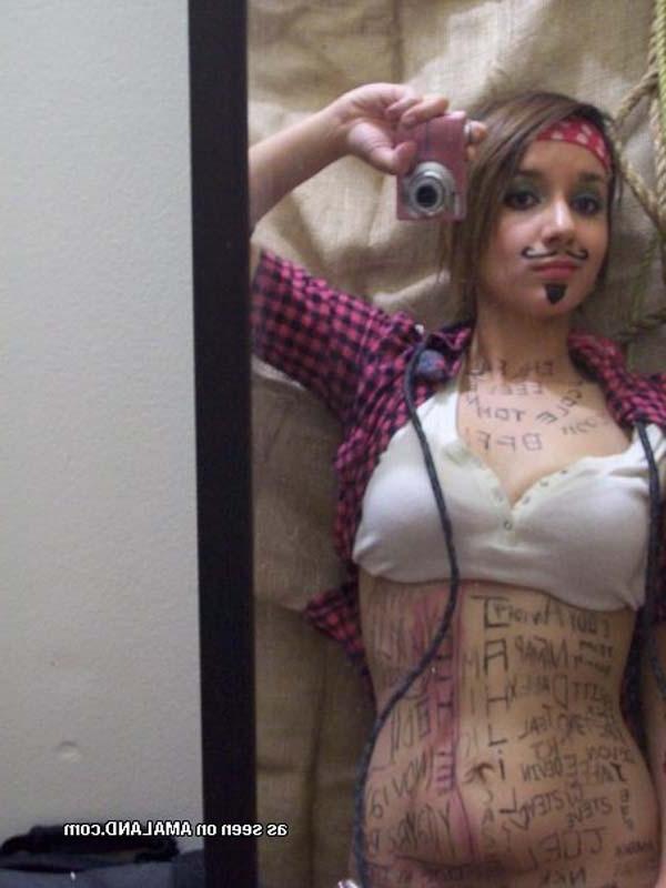 16P Picture set of a selfshooting GF in a pirate's costume