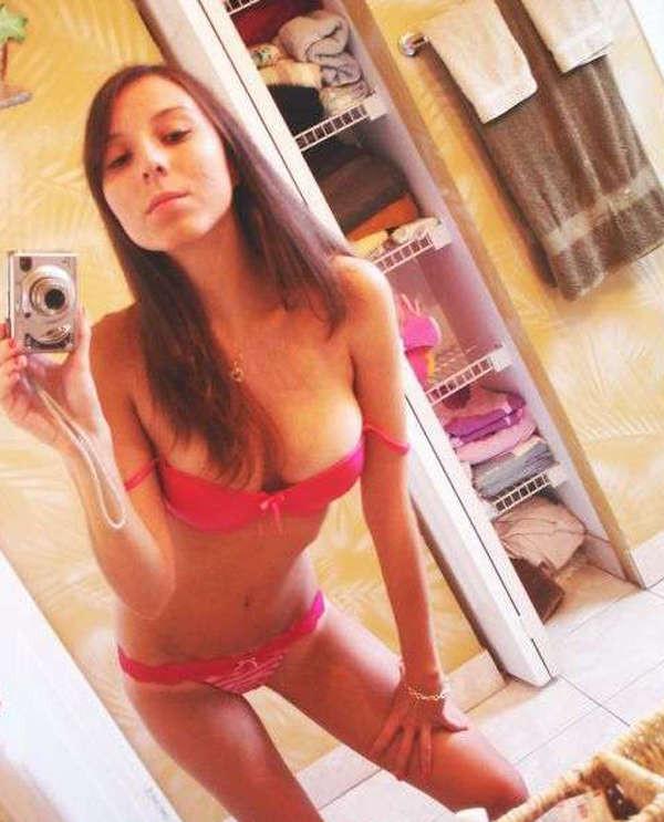 16P Pictures of a chick posing in her sexy two-piece suits