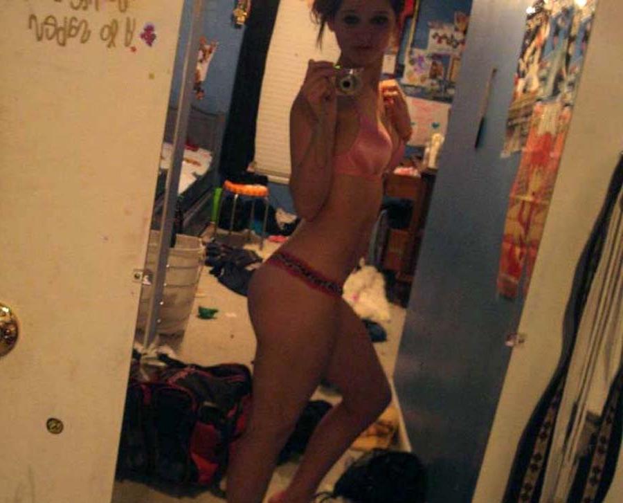 16P Picture set of amateur teens camwhoring