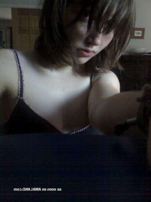 16P Photos of sleazy Gertrude playing with her cam