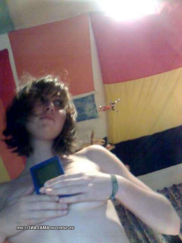 16P Photos of sleazy Gertrude playing with her cam