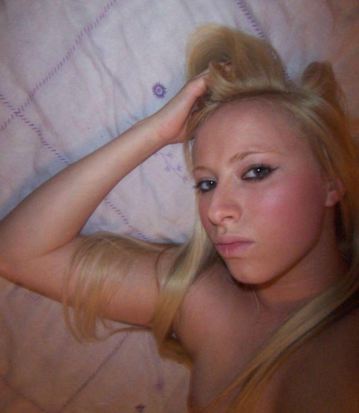 16P Pictures of a hot amateur bitch camwhoring