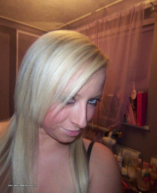 16P Pictures of a hot amateur bitch camwhoring