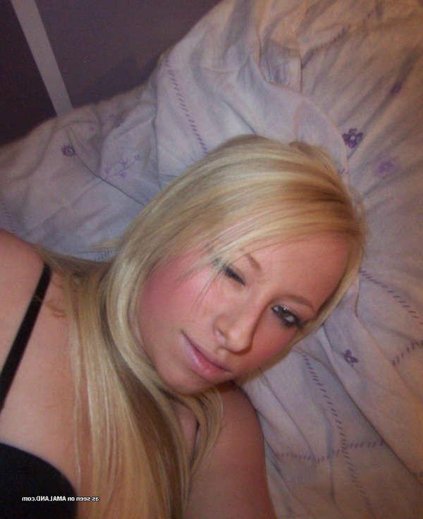 16P Pictures of a hot amateur bitch camwhoring
