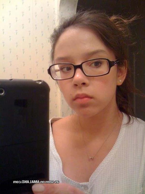 16P Photo compilation of an amateur pretty chick's selfpics