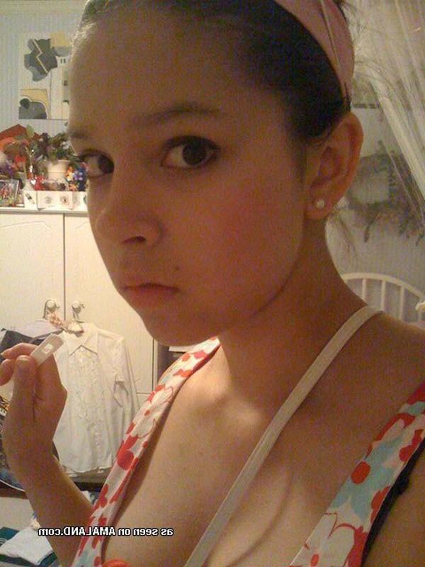 16P Photo compilation of an amateur pretty chick's selfpics
