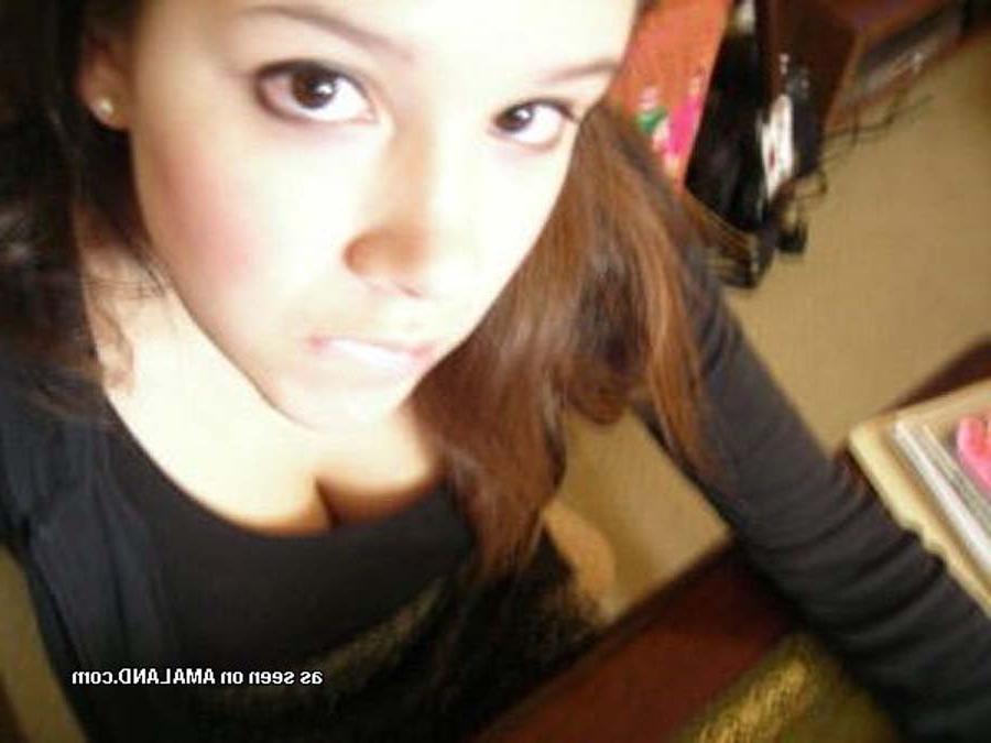 16P Photo compilation of an amateur pretty chick's selfpics