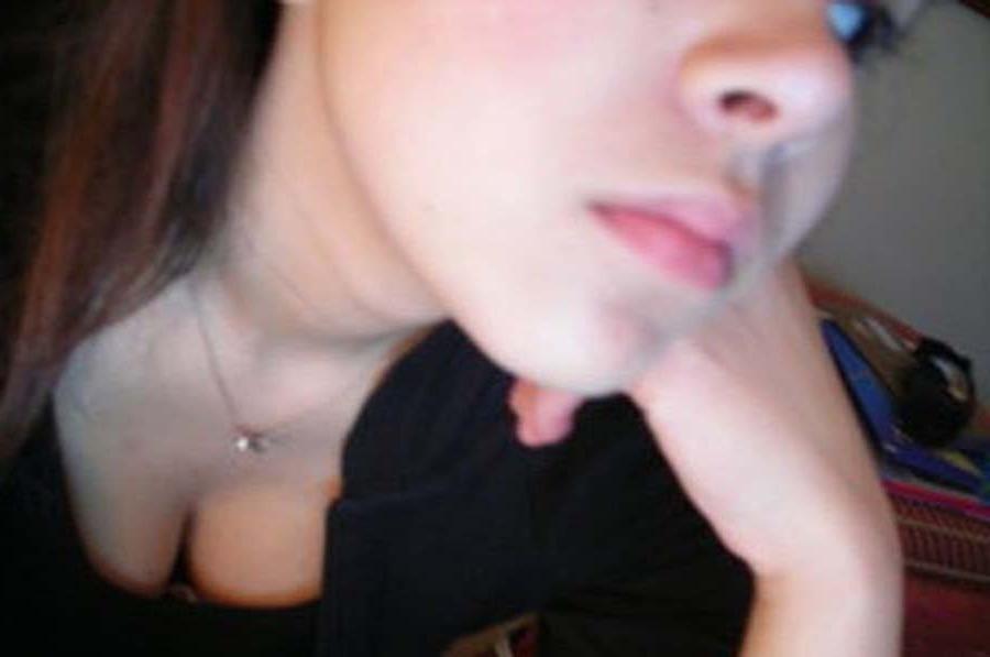 16P Photo compilation of an amateur pretty chick's selfpics