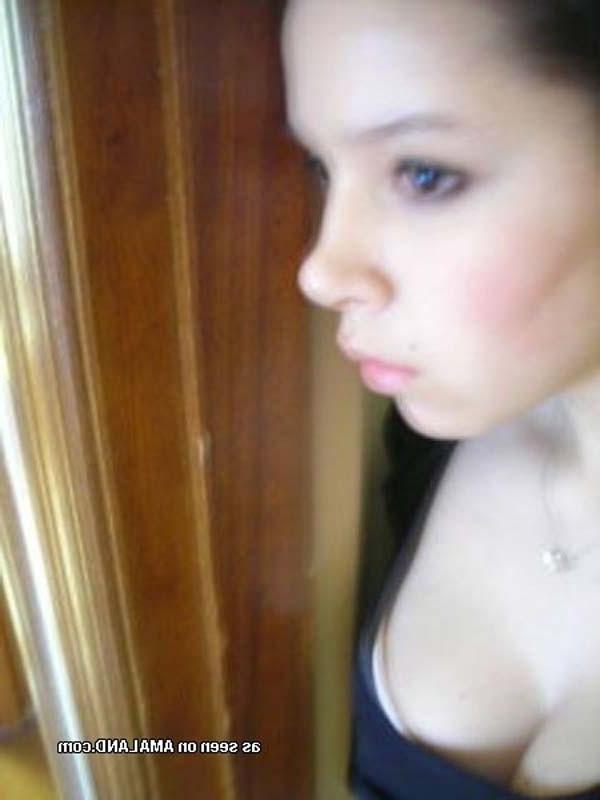 16P Photo compilation of an amateur pretty chick's selfpics