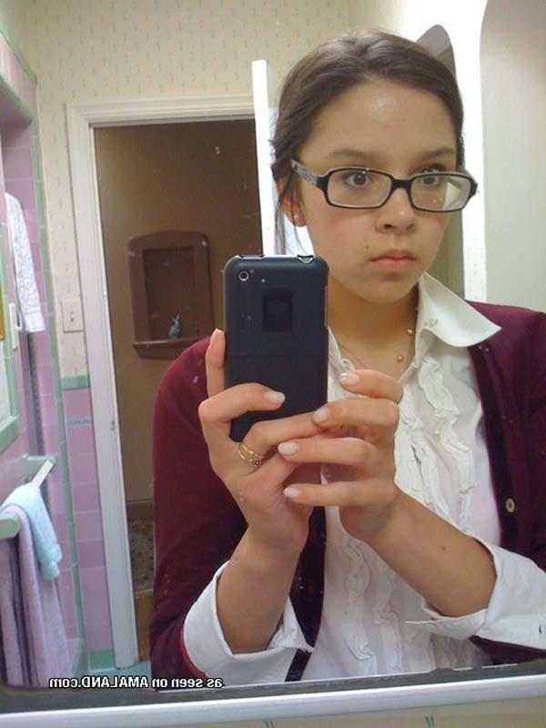 16P Photo compilation of an amateur pretty chick's selfpics
