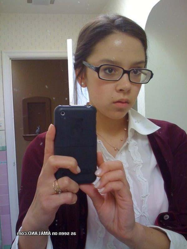 16P Photo compilation of an amateur pretty chick's selfpics