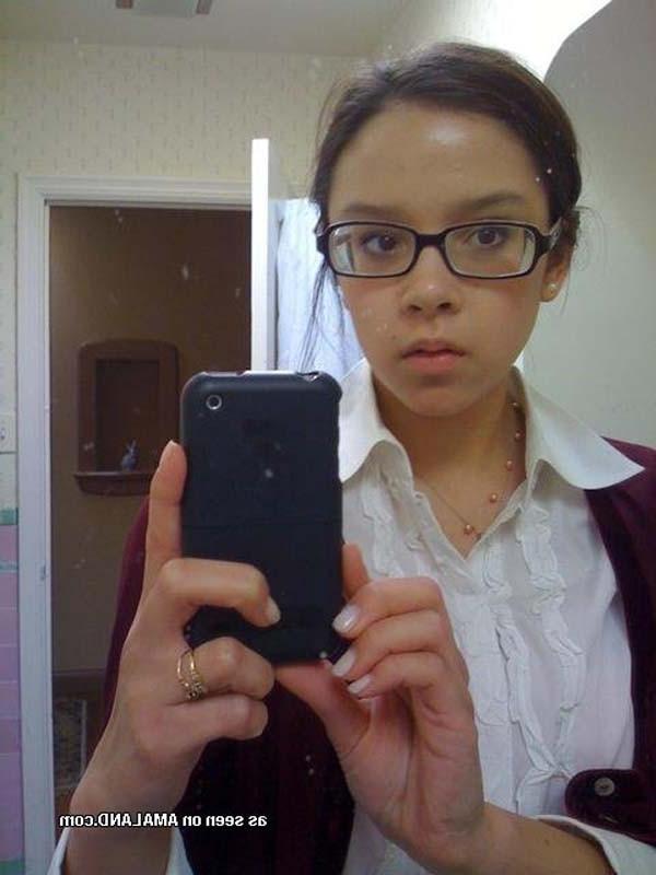 16P Photo compilation of an amateur pretty chick's selfpics