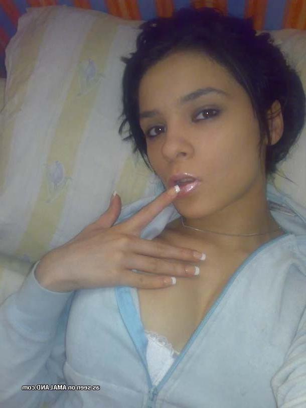 16P Picture selection of Sally getting sexy with her cam