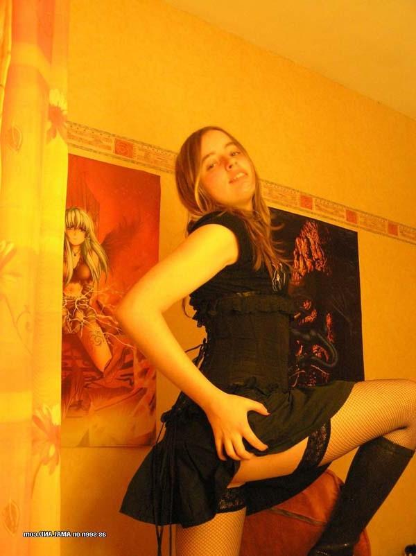 15P Nice steamy hot photo set of gorgeous chicks