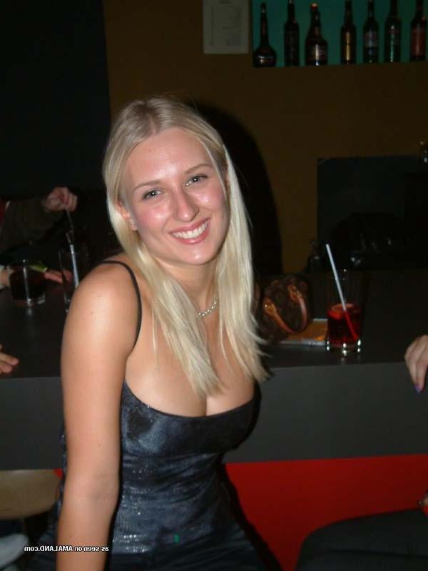 15P Nice steamy hot photo set of gorgeous chicks