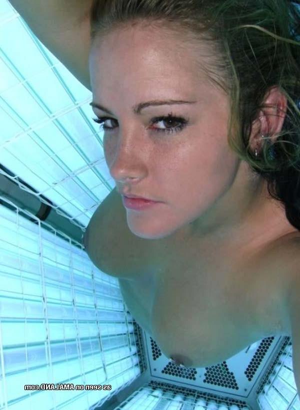 16P Picture gallery of two selfshooting naked babes