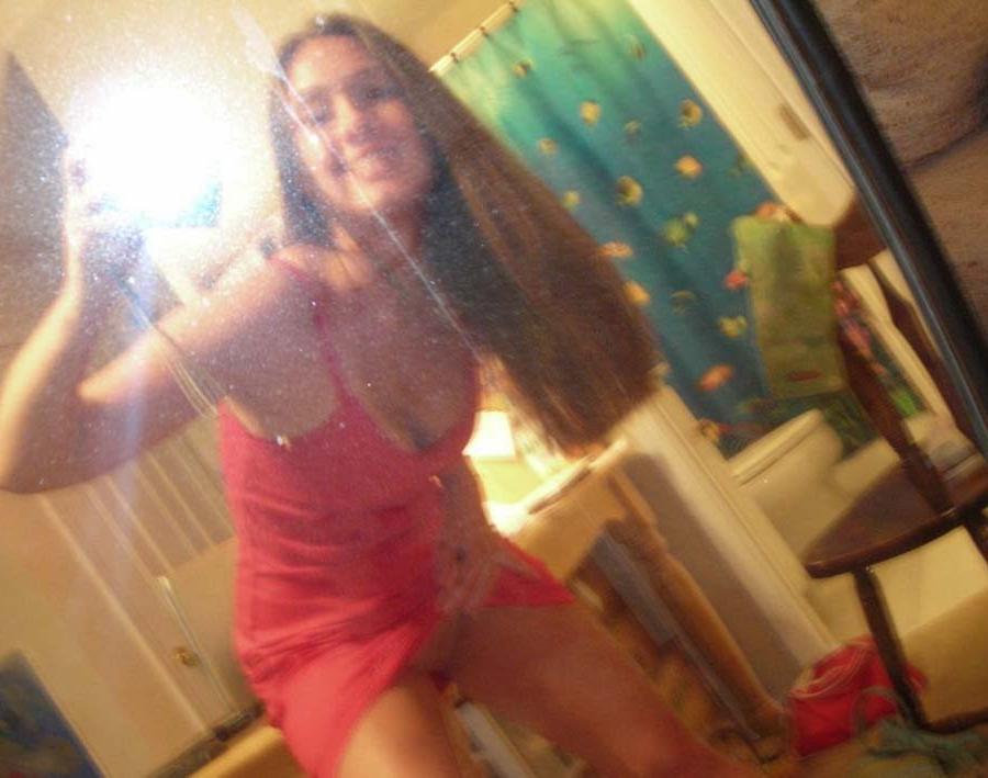 16P Nice collection of selfpics of hottie amateur Chelsea