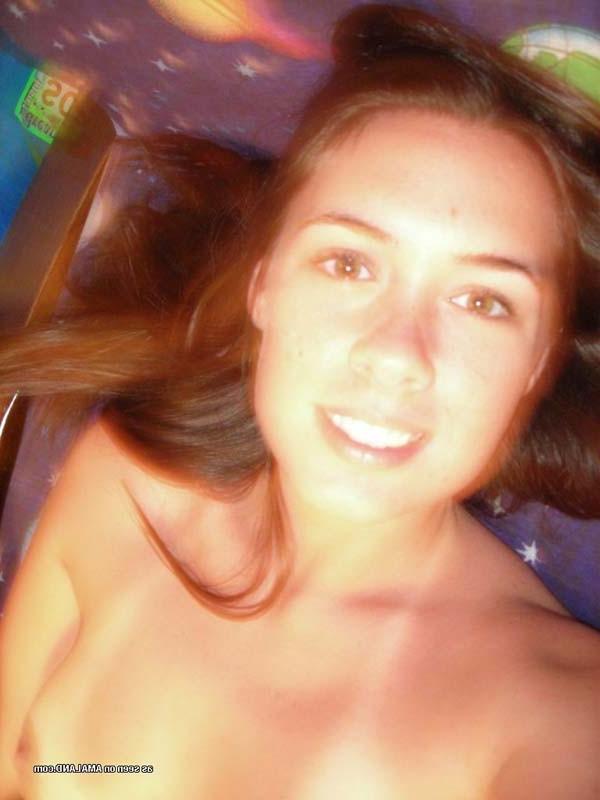 16P Nice collection of selfpics of hottie amateur Chelsea