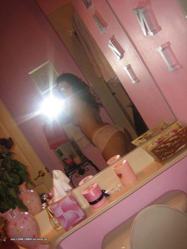 16P Photos of three amateur sexy GFs selfshooting