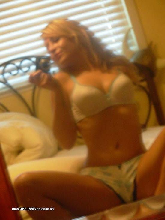 16P Nice steamy selfpics of hot amateur honeys