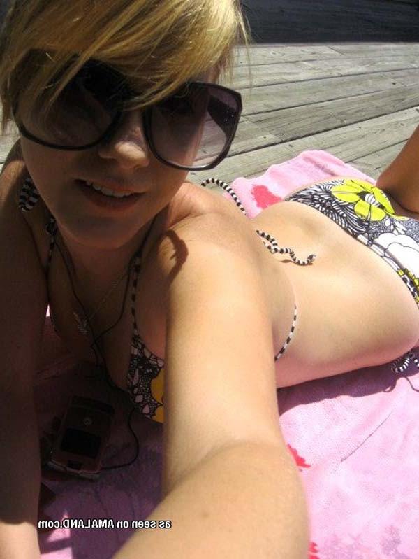 16P Picture set of amateur camwhoring teen bitches