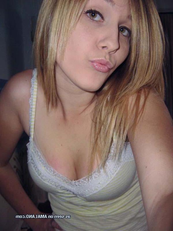 16P Picture set of amateur camwhoring teen bitches