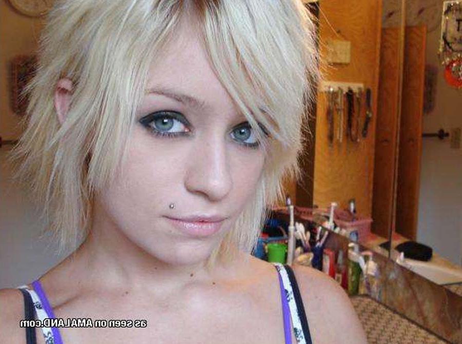 16P Nice collection of selfpics of pretty amateur hotties
