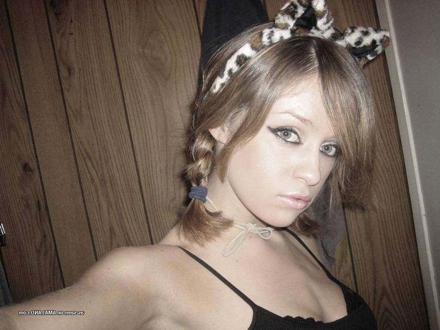 16P Nice collection of selfpics of pretty amateur hotties