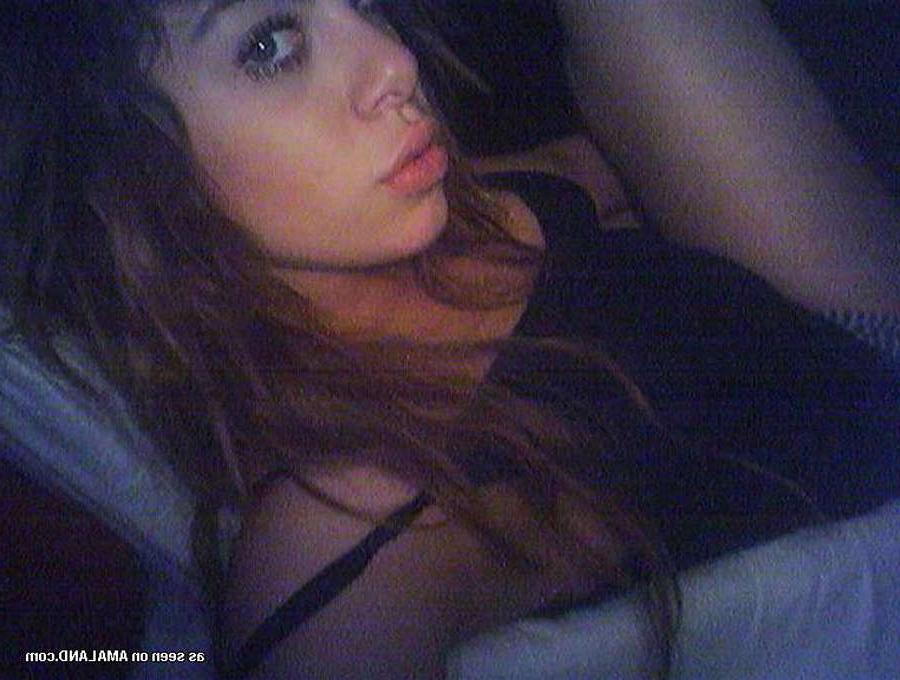 16P Picture set of amateur playful camwhores