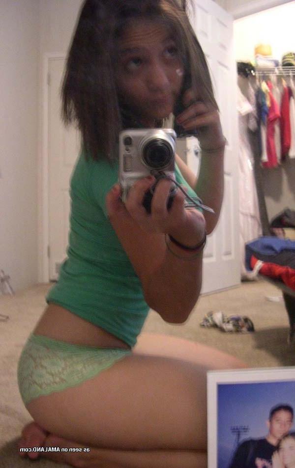 16P Collection of hot pictures of a sexy kinky chick