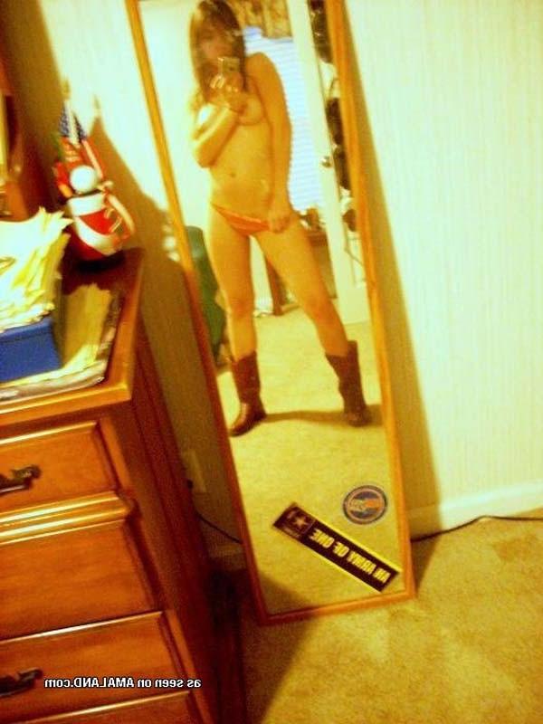 16P Collection of hot pictures of a sexy kinky chick