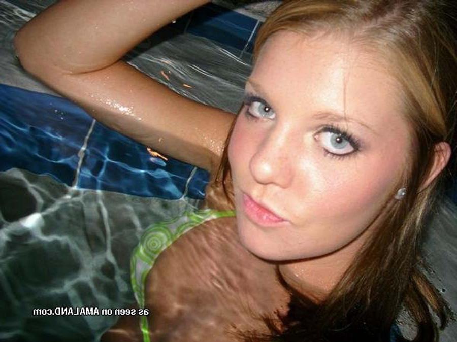 16P Flaming hot photos of pretty chicks camwhoring