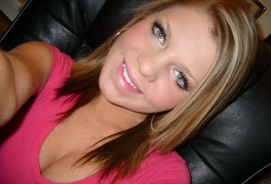 16P Flaming hot photos of pretty chicks camwhoring