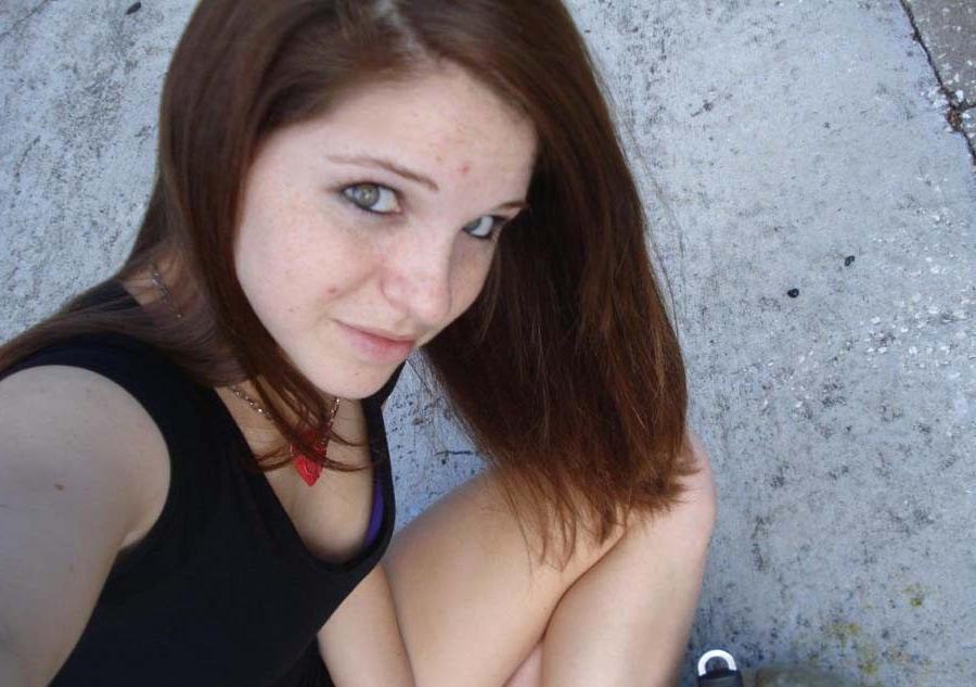 16P Flaming hot photos of pretty chicks camwhoring