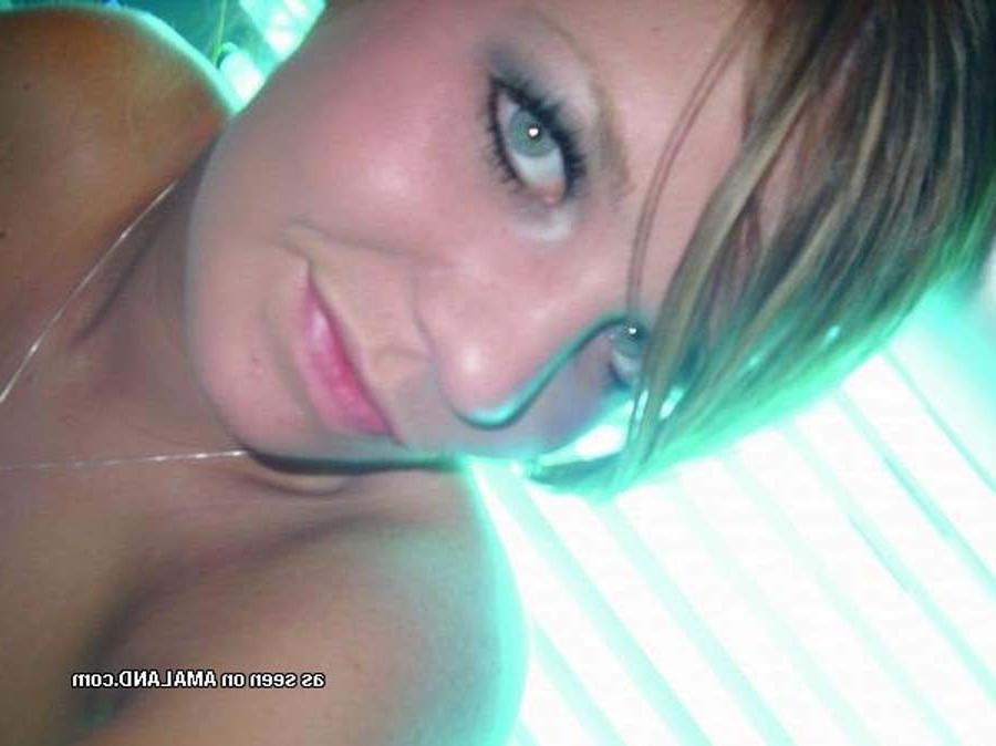 16P Flaming hot photos of pretty chicks camwhoring