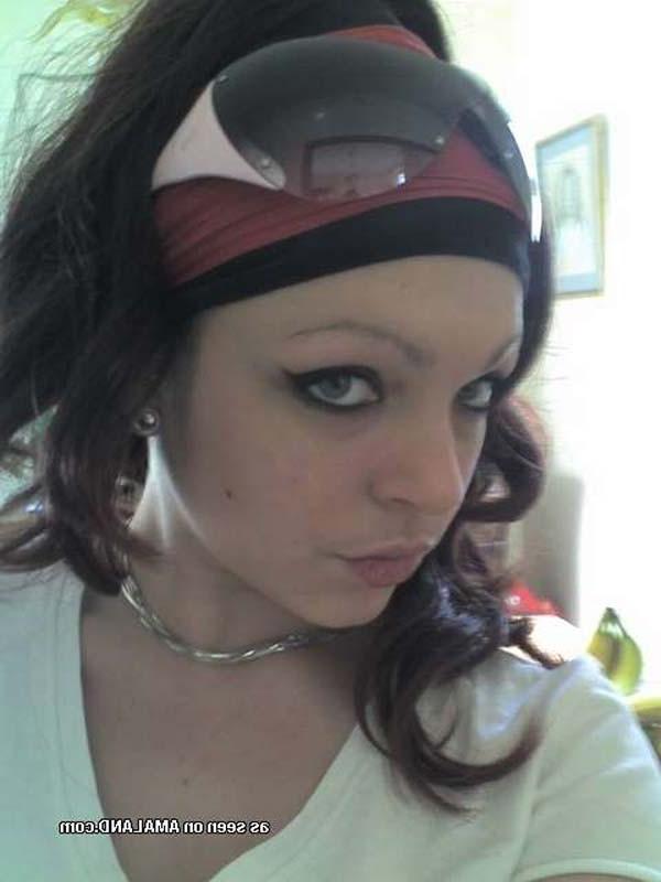 16P Flaming hot photos of pretty chicks camwhoring