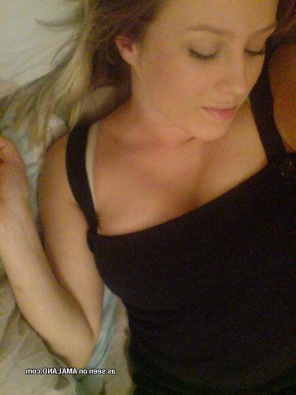 16P Flaming hot photos of pretty chicks camwhoring
