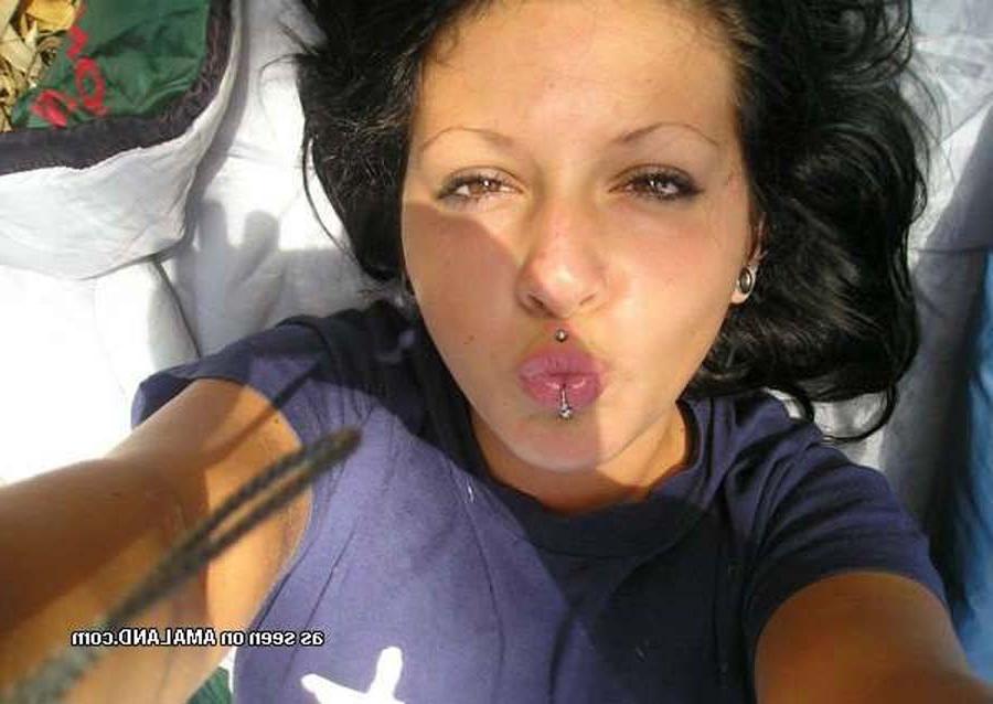 16P Flaming hot photos of pretty chicks camwhoring