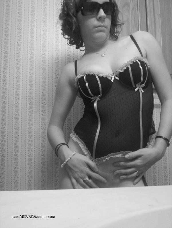 16P Pictures of a topless GF in black and white
