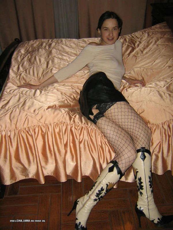 15P Pictures of pretty Lila spreading her legs