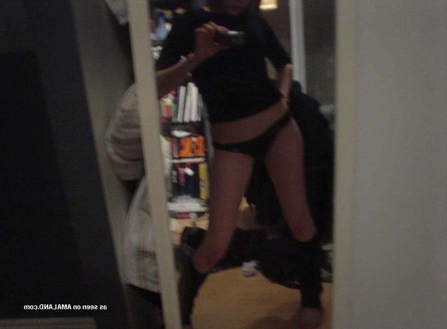 16P Photos of an amateur honey who has nice tits and hot buns