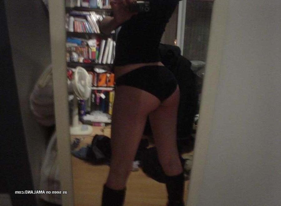 16P Photos of an amateur honey who has nice tits and hot buns