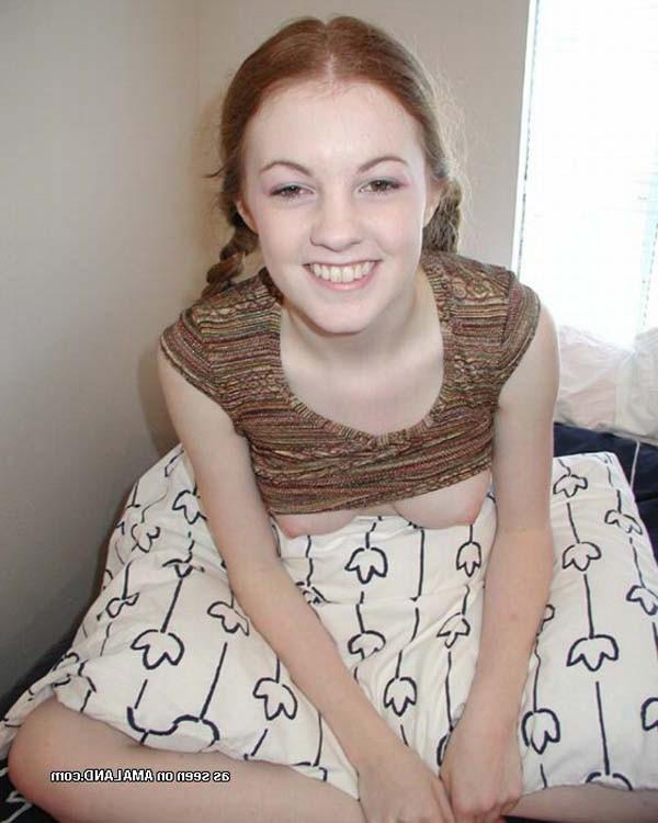15P Picture gallery of an amateur petite babe showing her boobies