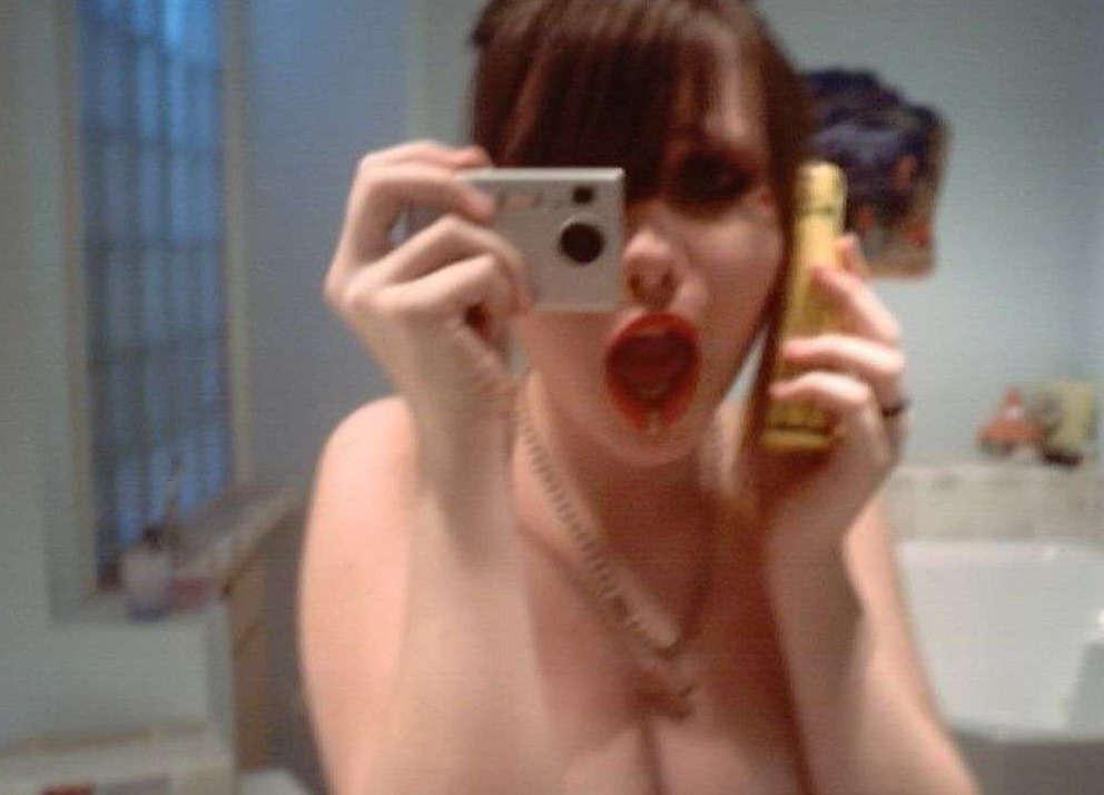 16P Pictures of busty Jill selfshooting