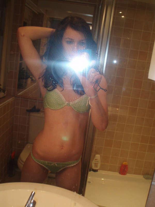 16P Photos of hot and vain girlfriends