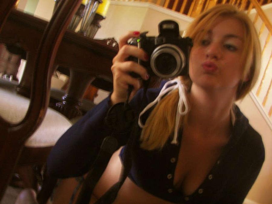 7P Pictures of sexy Joey selfshooting at home