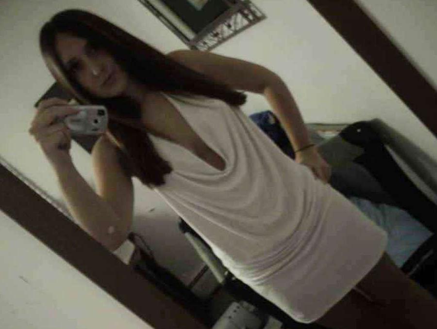 6P Pictures of a busty and vain amateur hottie