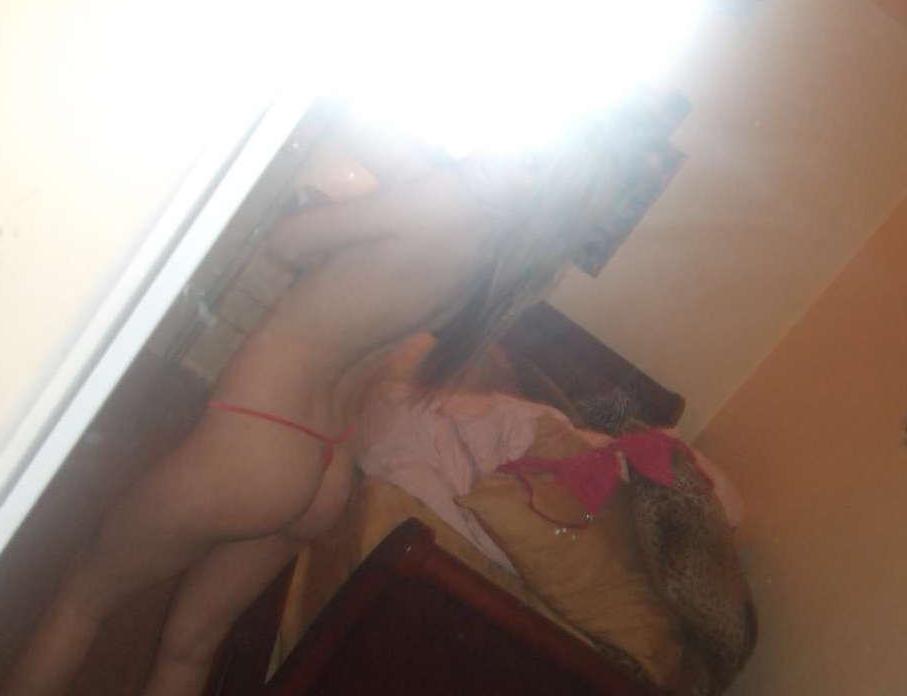 16P Photos of slutty Samone selfshooting
