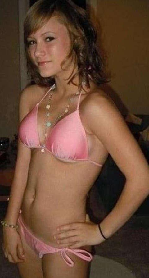 15P Photos of a bikini blonde GF in her sexy poses