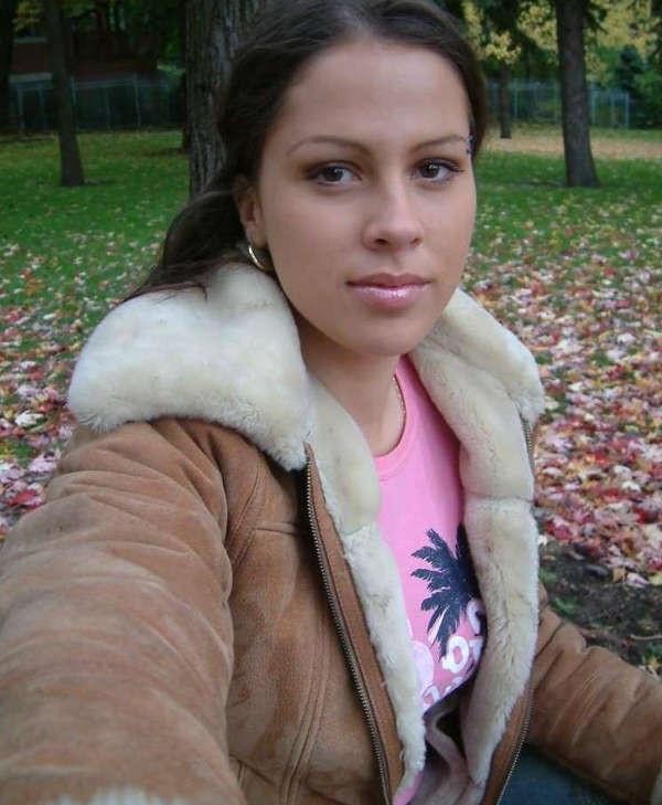 15P Pictures of a nice GF showing off her tits and cunt